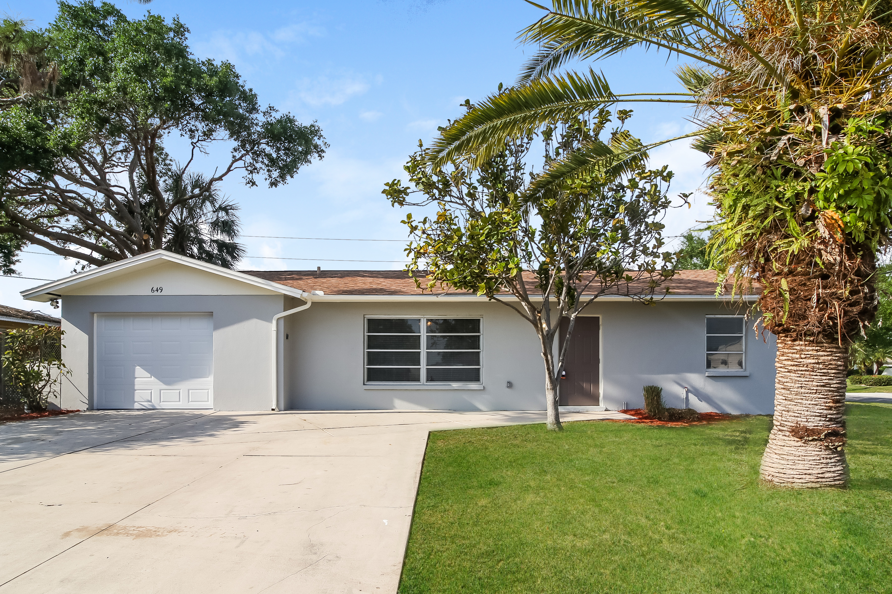 649 SHERIDAN DR VENICE, FL 34293